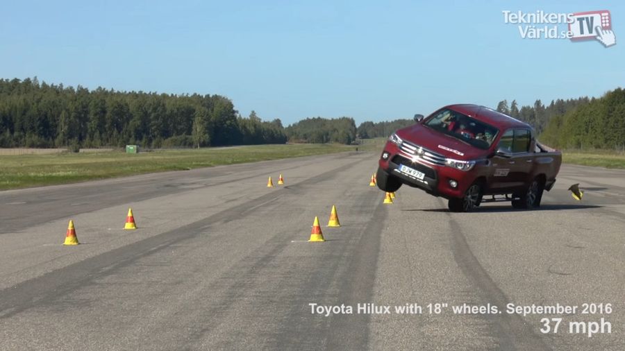 Если вы купили новую Toyota Hilux, то любой ценой избегайте резких перестроений