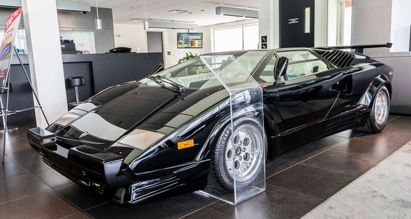 Редкий юбилейный Lamborghini Countach с пробегом 135 км выставили на продажу