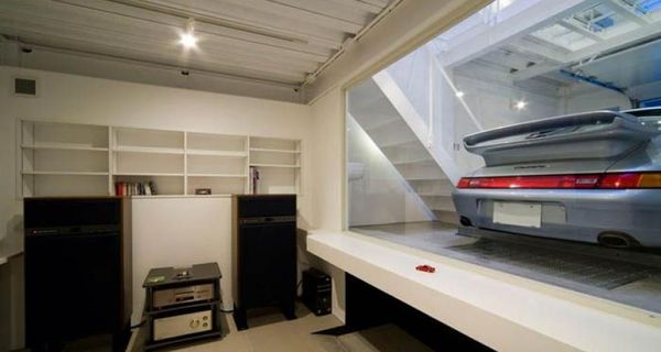 Дом-гараж для Porsche