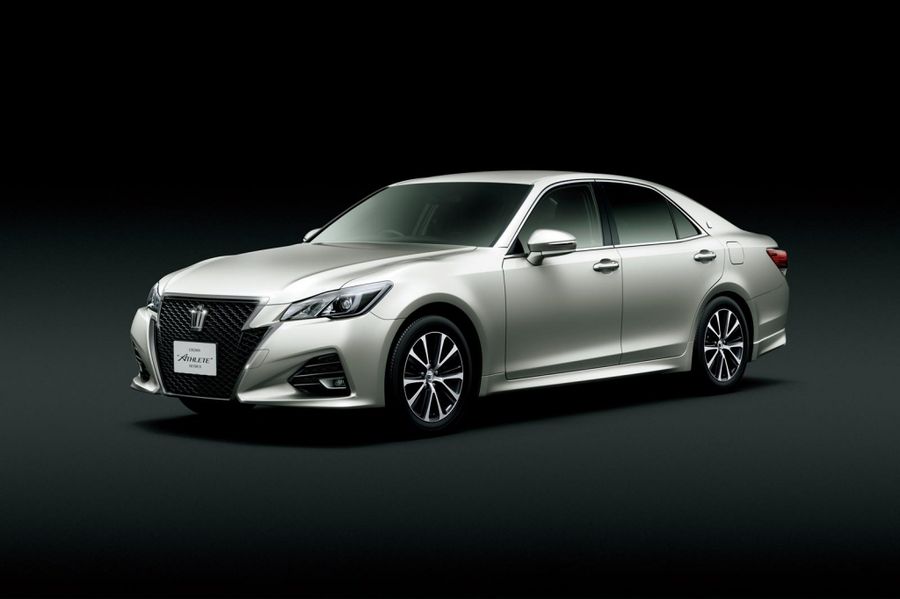 Компания Toyota представила обновлённую версию модели Crown
