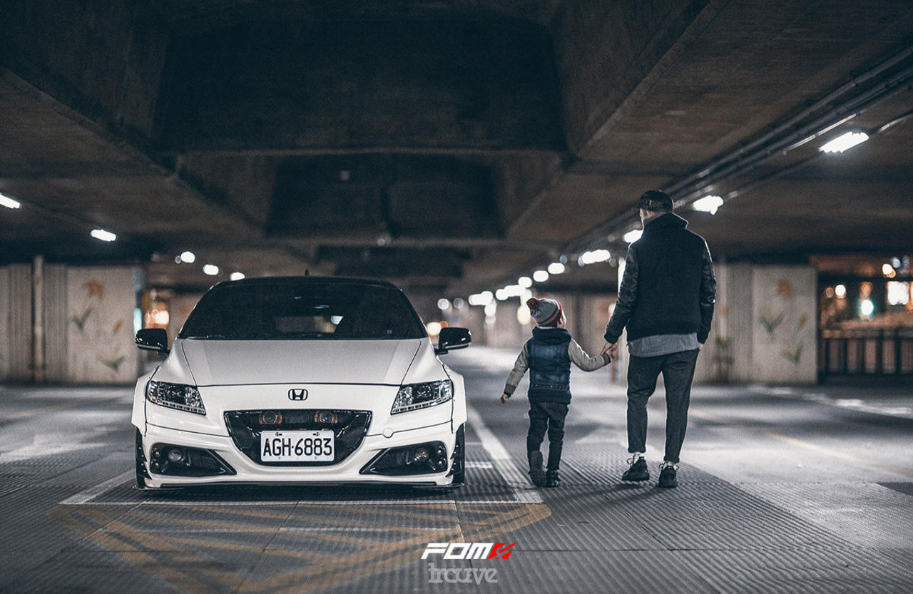 L auto by. L auto by