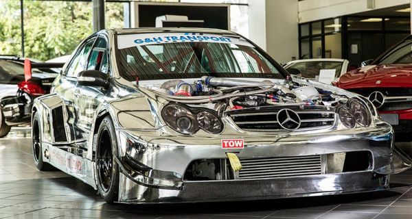 Mercedes-Benz W203 C 55 AMG превратили в неудержимый гоночный автомобиль
