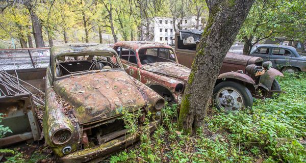 Удивительная коллекция старинных автомобилей с улицы Сталина