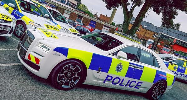 Однодневная люксовая полицейская мечта - Rolls-Royce Ghost Black Badge Police Car