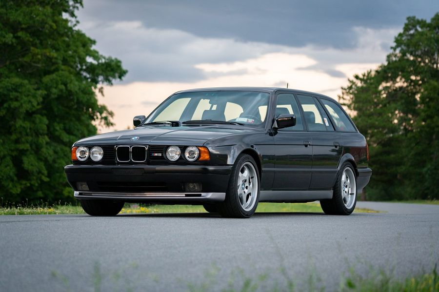 Редкий универсал BMW M5 Touring сохранил свою ценность, несмотря на большой пробег