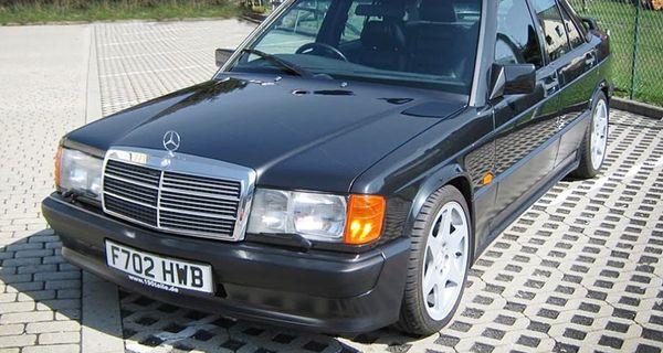 Полностью отреставрированный Mercedes-Benz 190E 1989 года обойдётся как базовый CLA