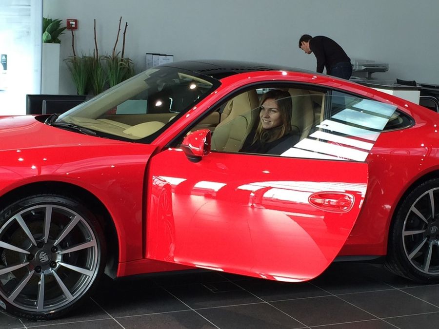 Simona Halep a primit cadou un automobil Porsche
