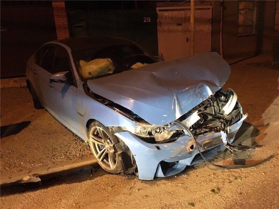 Как разбить новенький BMW M3 на ночной дороге в России