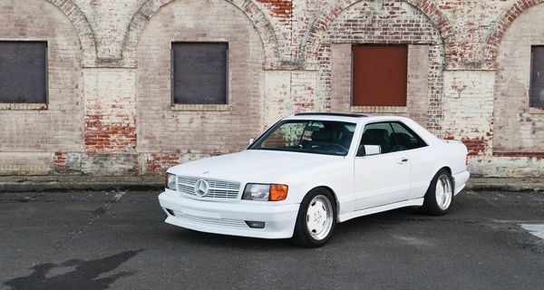 Один из 50 выпущенных Mercedes-Benz 560 SEC AMG 1986 года ищет нового хозяина
