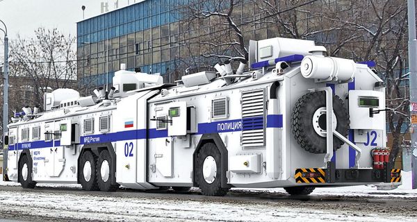 Вымышленное российское НИИ придумало уникальный сочлененный бронеавтобус