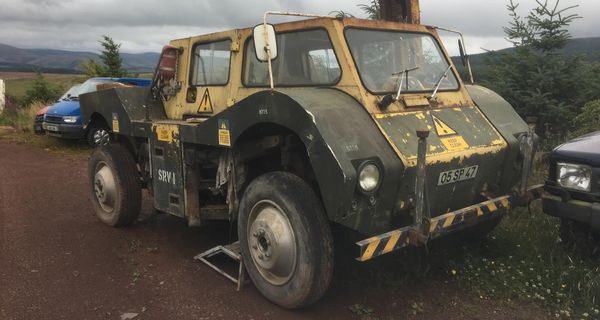 На складе в Шотландии нашли редкие Land Rover и не только