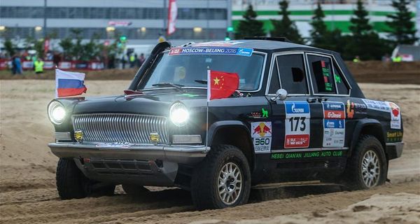 Китайцы вывели на Дакар 2020 три правительственных лимузина