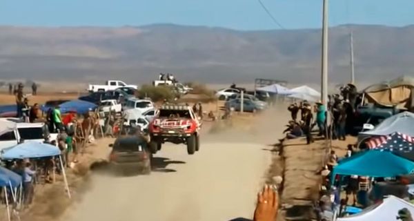 Обошлось: Опасная ситуация на гонках Baja 1000