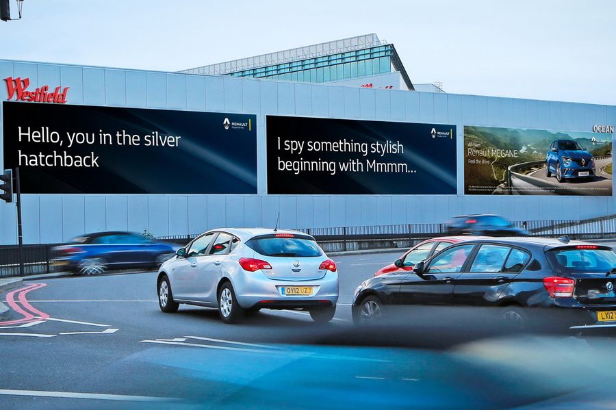 Renault fait la promotion de sa Mégane 4 avec des panneaux interactifs
