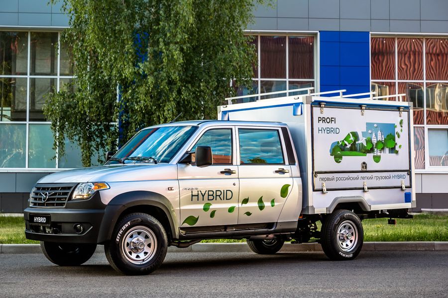УАЗ показал гибридный грузовик Profi Hybrid, который запустит в серию в 2021 году