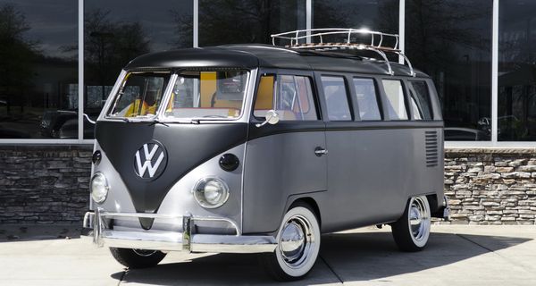 Удивительный VW Bus, доработанный в духе фильмов "Назад в Будущее"