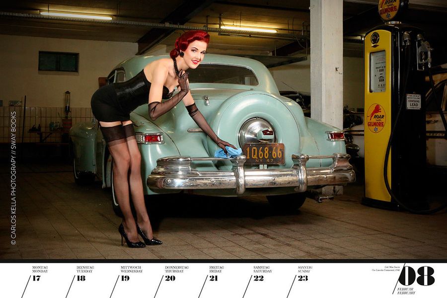 Классические автомобили и девушки пин-ап в новом календаре на 2020 год
