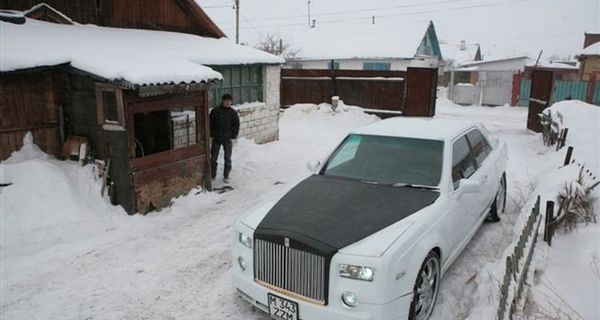 Казахстанцы превратили старый E-Class в копию Rolls-Royce