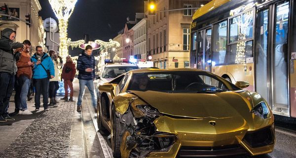 В Польше разбили золотистый Lamborghini Aventador