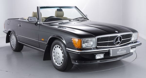 В Великобритании продают идеальный Mercedes-Benz 500SL 1989 года практически с нулевым пробегом
