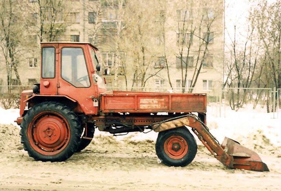 Трактор Т-16 - необычное самоходное шасси  передним грузовым отсеком