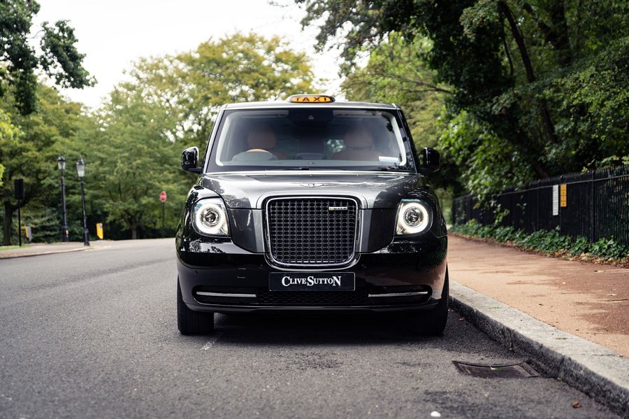 Лондонское такси превратили в роскошный автомобиль для VIP-персон за 10 миллионов рублей