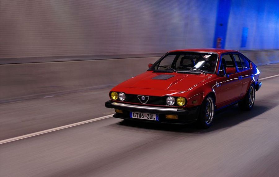 Atunci cand pasiunea nu are limite. Sau cum un cuplu a restaurat o Alfa Romeo GTV6. Singuri