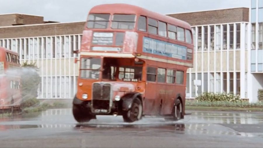 Посмотрите, как проверяли двухэтажные лондонские автобусы на устойчивость