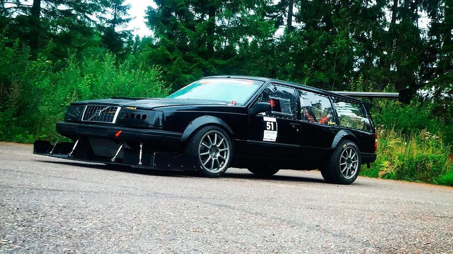Отец с сыном построили Volvo 945 Estate с LS1 V8 для шведского тайм-аттака