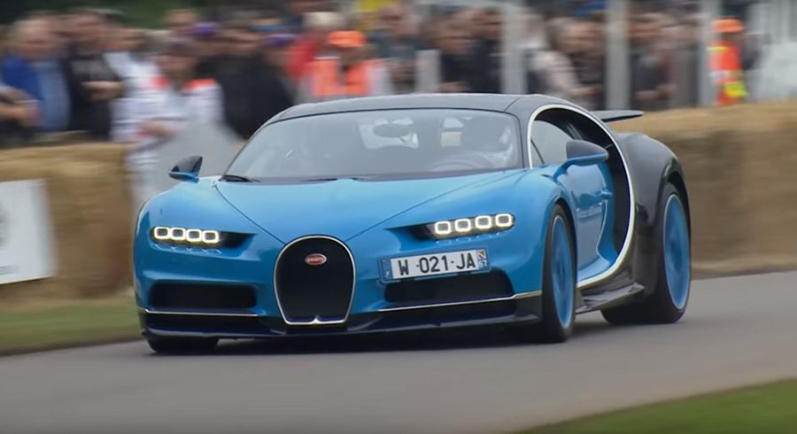 Посмотрите на сумасшедшее ускорение, с которым Bugatti Chiron проходит трассу на Фестивале Скорости