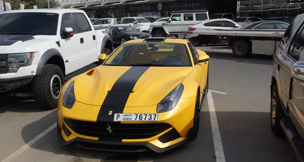 Lamborghini, Bentley и Ferrari - стандартный набор Дубайского авторынка (Часть 2)