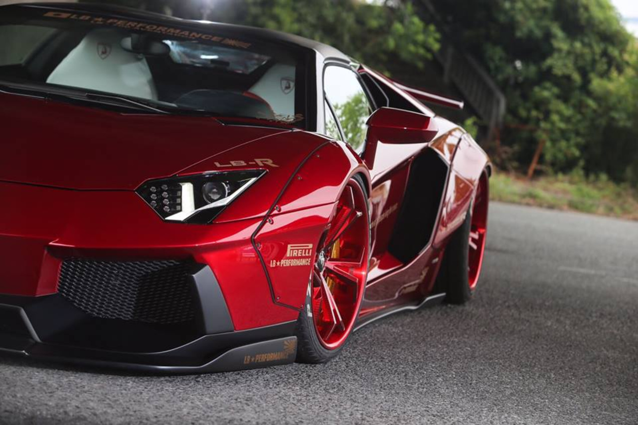 Lamborghini Aventador SVJ Tuning красный