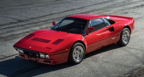 Еще один интересный лот. Ferrari 288 GTO 1984 года выпуска. 