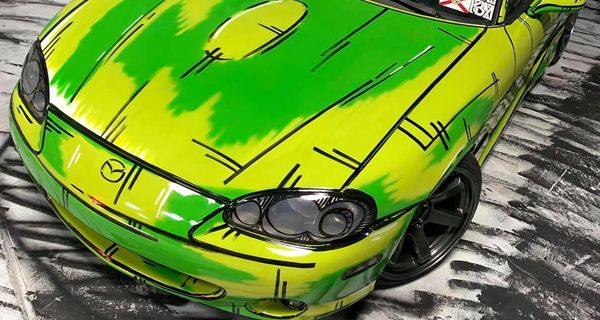 Граффитист раскрасил свой Mazda MX-5 в стиле комиксов