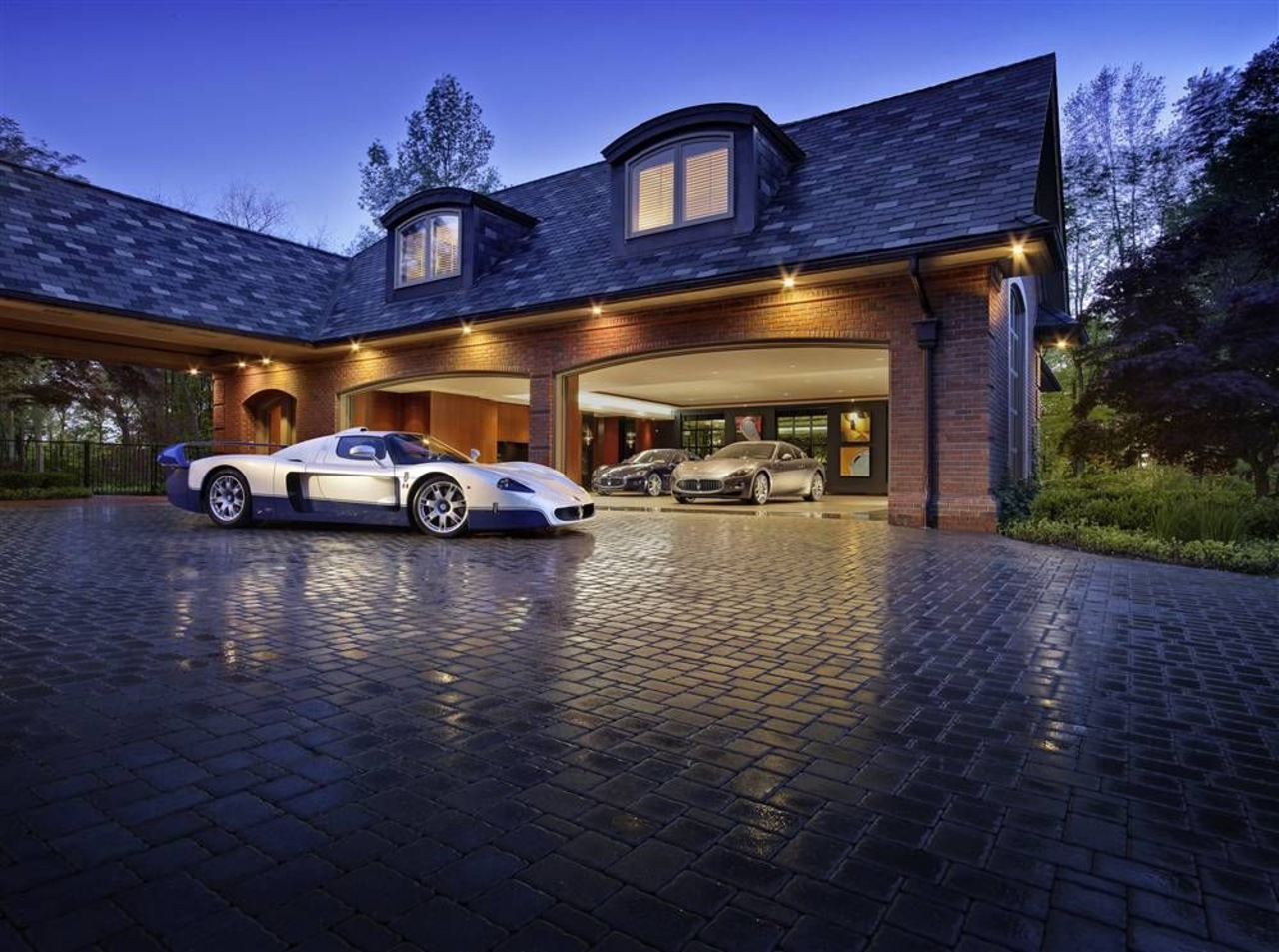 Luxury автомобили. Красивый гараж. Современный гараж. Красивый дом с гаражом. Крутой гараж.