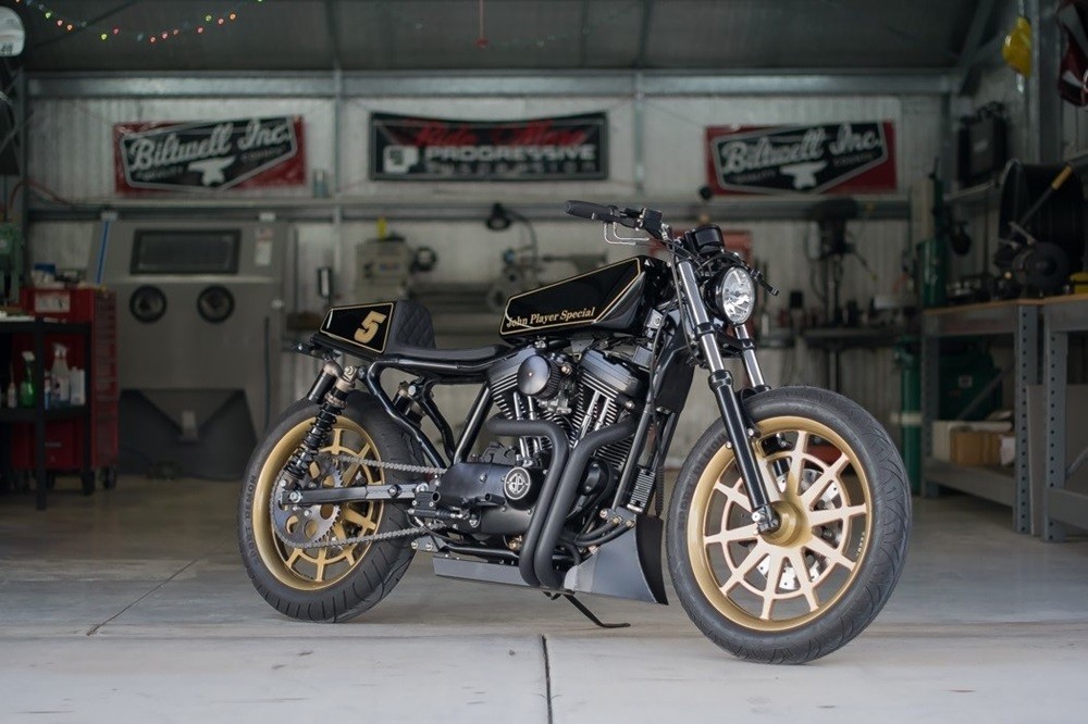 Делать кастом. Harley-Davidson xl1200 Custom. Мотоцикл dp. H-D New Sportster Custom. Harley проигрыватель.