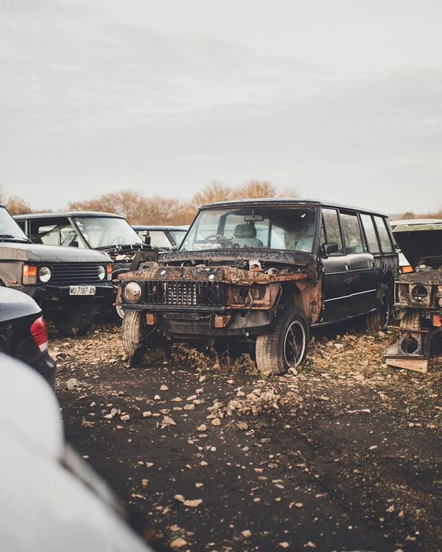 Огромное кладбище внедорожников Land Rover в Великобритании