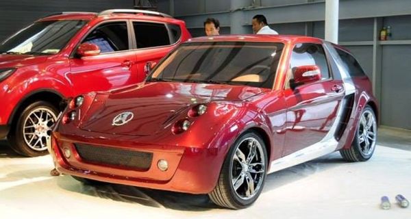 Китайский электрокар похож на Smart Roadster!