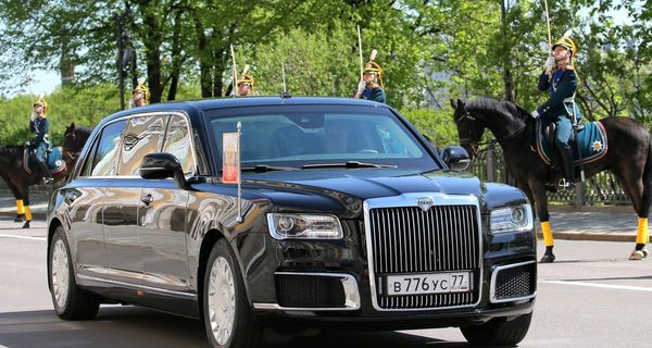 Новый президентский лимузин Путина был открыт на инаугурации
