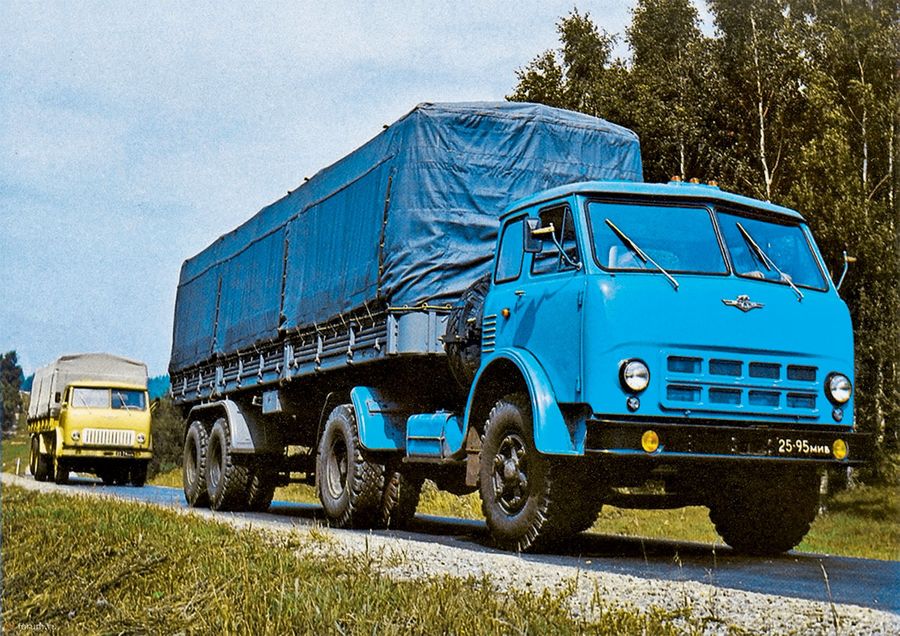 20 легендарных советских грузовиков и автобусов: на чём ездили в СССР
