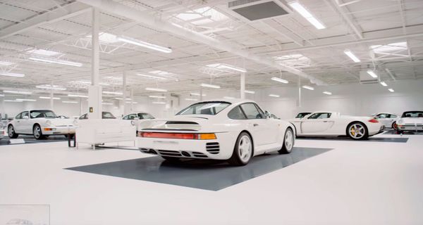 Секретная частная коллекция состоит только из белых Porsche