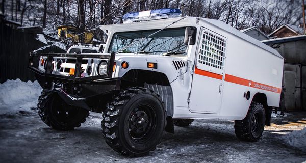 В России сделали необычную «санитарку» на базе Toyota Mega Cruiser