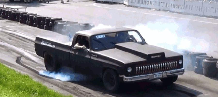 Chevrolet с 14-ти литровым двигателем сжигает резину дотла