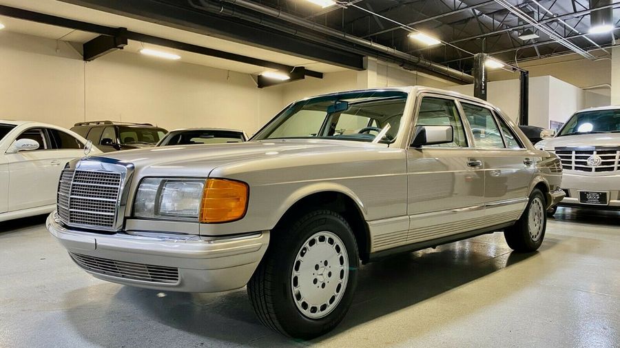 Капсула времени: Mercedes-Benz W126 с пробегом 4700 километров и одним владельцем