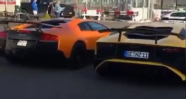 Посмотрите, как два редких Lamborghini сталкиваются друг с другом на ровном месте