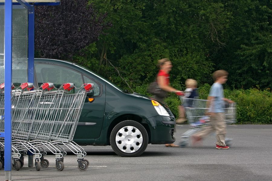 Accrochage sur un parking de supermarché, quelle responsabilité ?