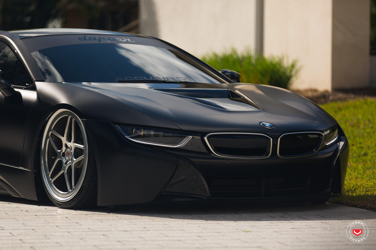 BMW i8 stance