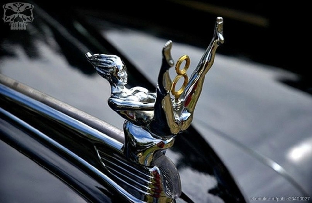 Необычная фигура на капоте Rolls-Royce – узнаваемый знак роскоши