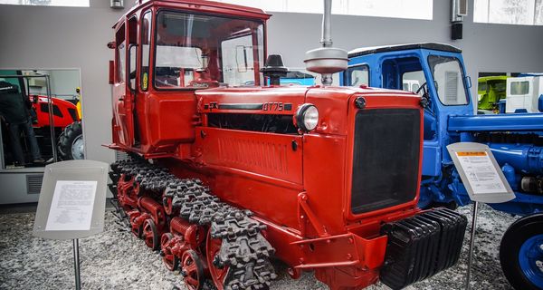 Самый массовый гусеничный трактор в СССР – ДТ-75