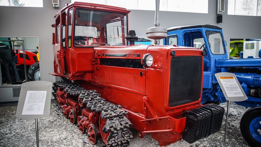Самый массовый гусеничный трактор в СССР – ДТ-75